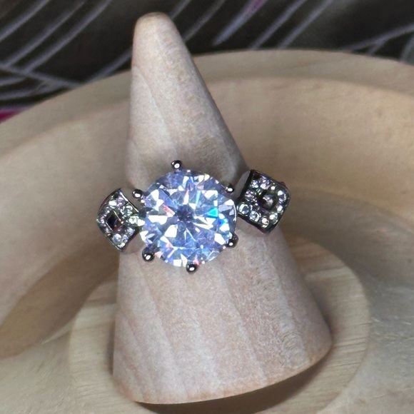 R4. Swarovski Elegant Silver Round Crystal Engagement Ring - Picture 1 of 6